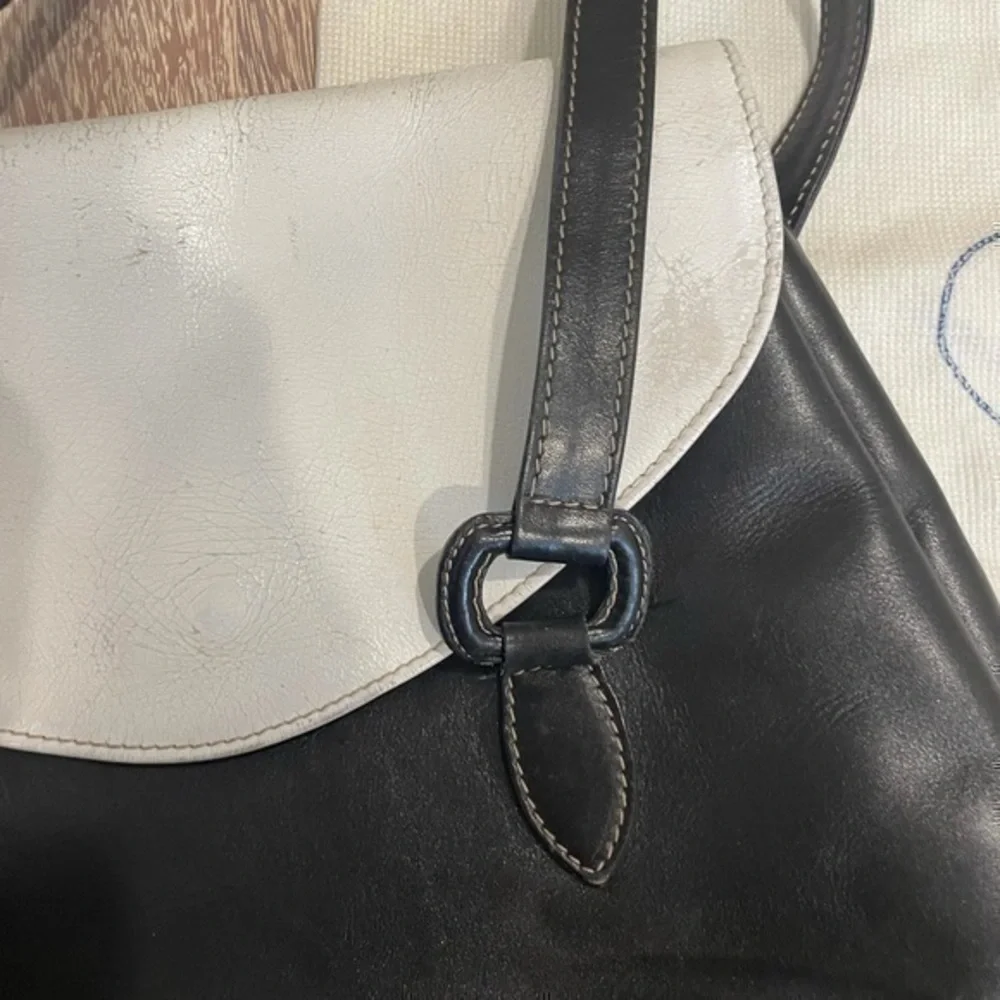 PRADA LEATHER BAG BLACK AND WHITE - Picture 4 of 16
